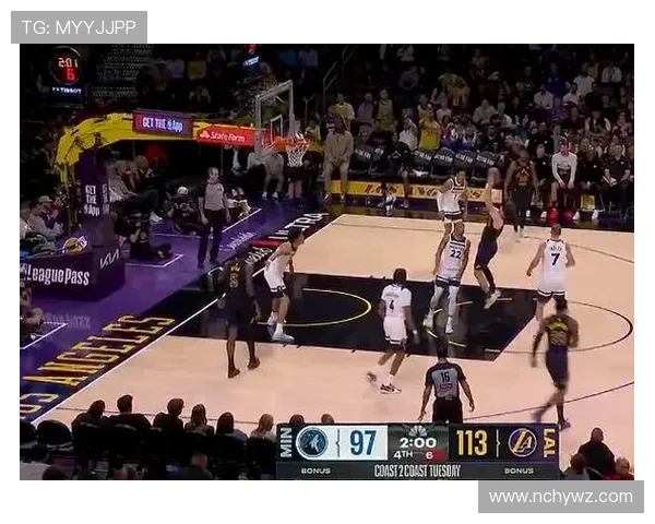 [NBA]里夫斯闪转腾挪 空中失衡打成高难度2+1.